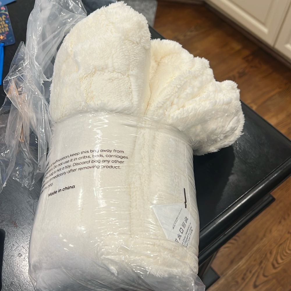 NWT throw blanket